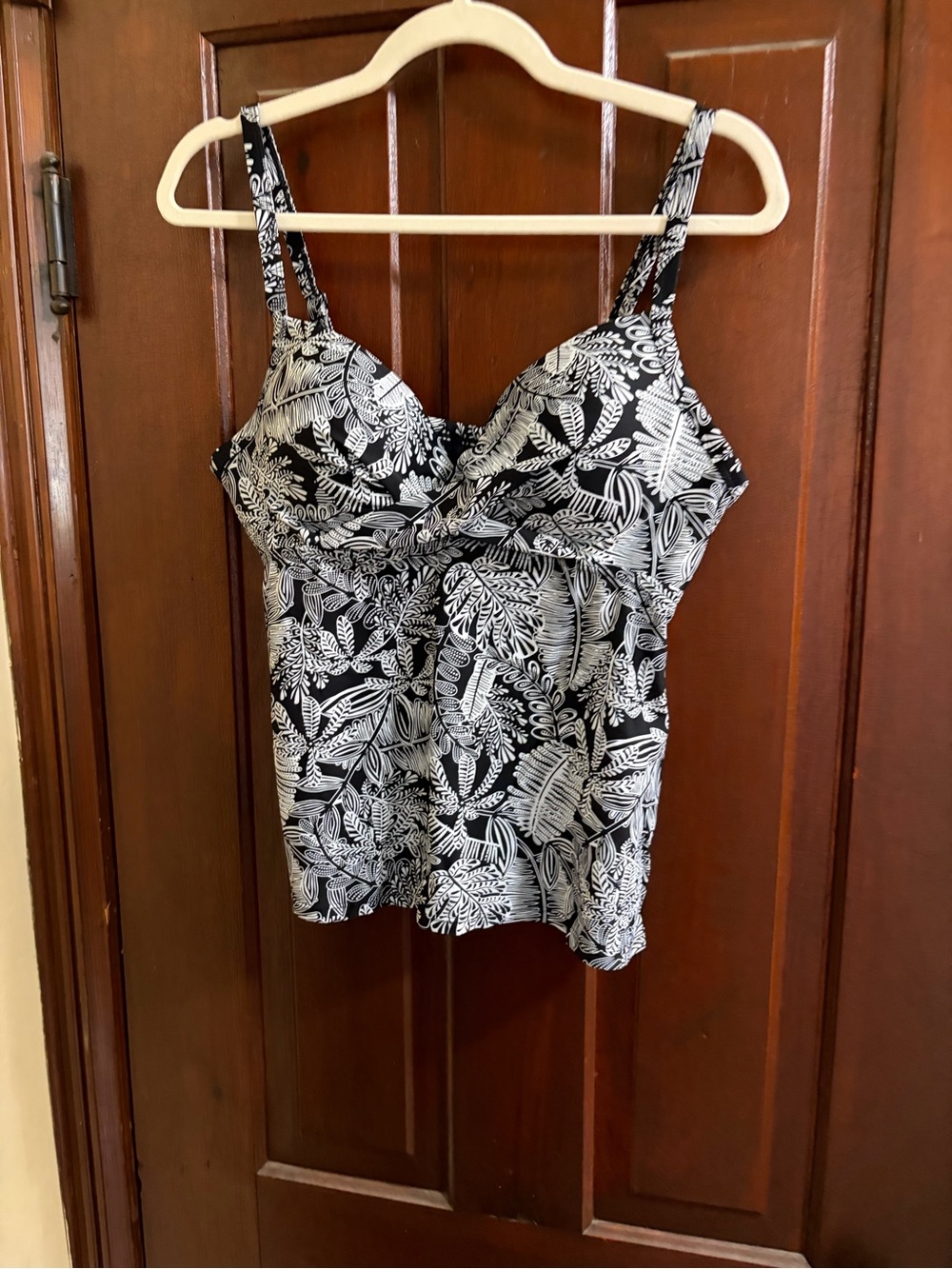 croft & barrow Black and White Tropical-Print Swim Tankini Top